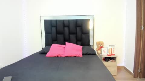 Snapshot of victoriacolin chatting on 02-26-25, 12:03 VICTORIA online show from 02-26-25, 12:03