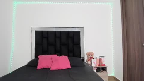 Snapshot of victoriacolin chatting on 02-27-25, 12:34 VICTORIA online show from 02-27-25, 12:34