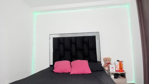 Snapshot of victoriacolin chatting on 02-28-25, 12:31 VICTORIA online show from 02-28-25, 12:31