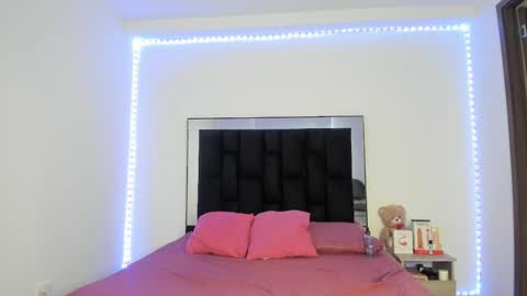 Snapshot of victoriacolin chatting on 03-07-25, 12:01 VICTORIA online show from 03-07-25, 12:01