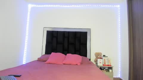 Snapshot of victoriacolin chatting on 03-09-25, 11:56 VICTORIA online show from 03-09-25, 11:56