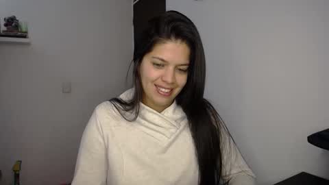 Snapshot of victorialg chatting on 11-10-25, 07:35 victorialg online show from 11-10-25, 07:35