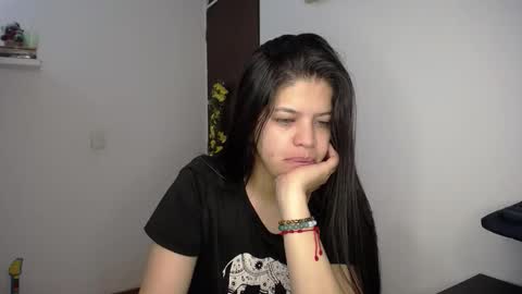 Snapshot of victorialg chatting on 11-11-25, 08:14 victorialg online show from 11-11-25, 08:14