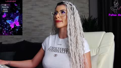 Snapshot of victoriamazze chatting on 12-14-24, 01:28 Victoria online show from 12-14-24, 01:28