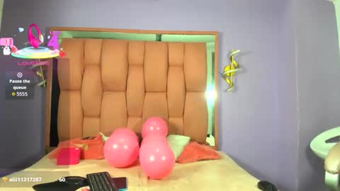 Snapshot of victoriaobey chatting on 10-21-25, 04:13 victoriaobey online show from 10-21-25, 04:13