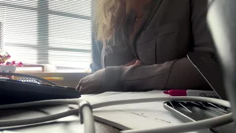 Victoria online show from 11-14-25, 04:06