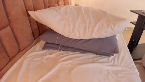 Victoria  online show from 03-08-25, 04:50