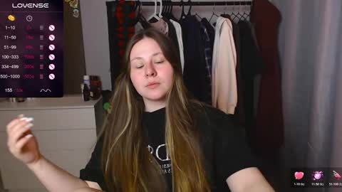 Snapshot of victoriassecrets_ chatting on 02-02-26, 09:35 victoriassecrets_ online show from 02-02-26, 09:35