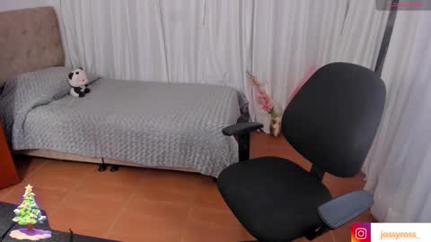 V  I C  T O R I A  online show from 12-27-24, 08:39