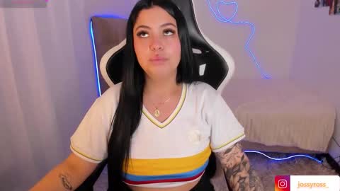 V  I C  T O R I A  online show from 10-11-25, 11:25