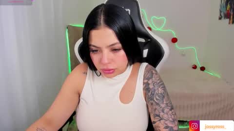 V  I C  T O R I A  online show from 11-24-25, 06:40