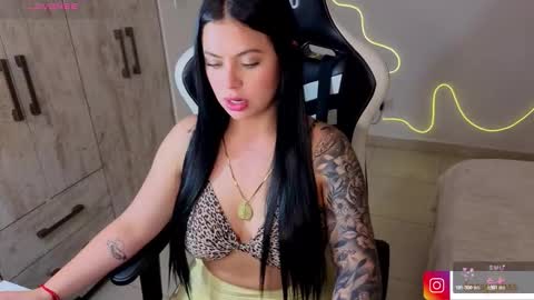 V  I C  T O R I A  online show from 03-10-26, 11:32