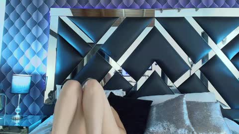 victtoria lee online show from 01-14-25, 01:04