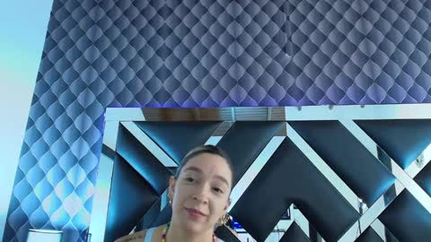 victtoria lee online show from 01-15-25, 01:34