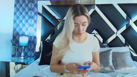 victtoria lee online show from 01-18-25, 07:48