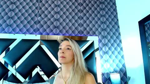 victtoria lee online show from 02-07-25, 07:38