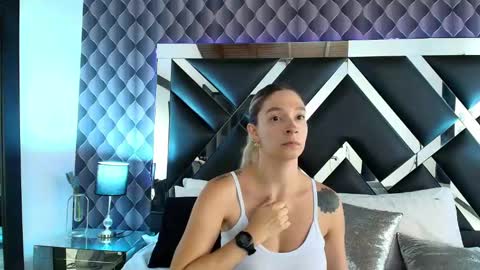 victtoria lee online show from 02-17-25, 11:09