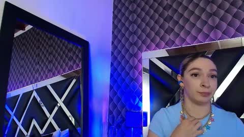 victtoria lee online show from 11-21-25, 07:23