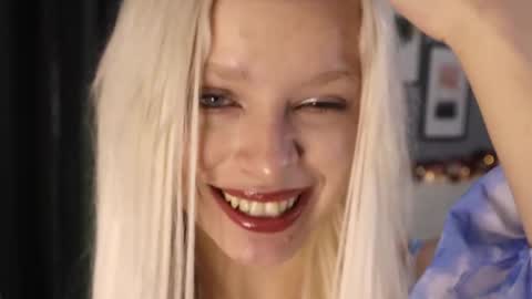 Snapshot of vienna_gones chatting on 05-29-26, 03:10 Eva online show from 05-29-26, 03:10