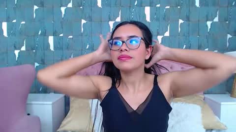 Snapshot of viictoriasecret chatting on 11-13-25, 09:41 Viictoriasecret online show from 11-13-25, 09:41