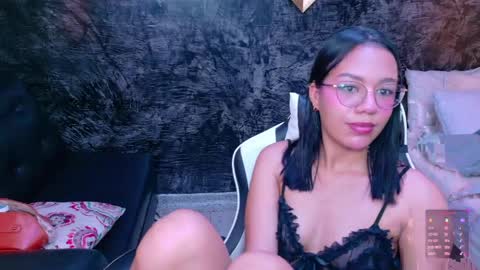 Snapshot of viiolet__moon chatting on 05-05-26, 09:45 Violet online show from 05-05-26, 09:45