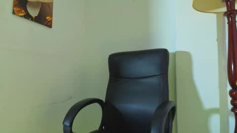 Snapshot of viiolet_collins chatting on 04-29-26, 02:10 VIOLET online show from 04-29-26, 02:10