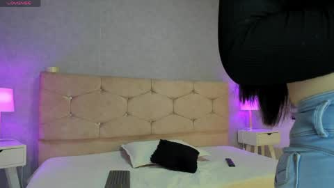 Snapshot of viiolet_collins chatting on 05-13-26, 09:11 VIOLET online show from 05-13-26, 09:11