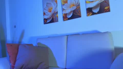 Snapshot of viiolet_collins chatting on 06-10-26, 12:44 VIOLET online show from 06-10-26, 12:44
