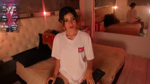 Snapshot of viiolettlopez chatting on 09-15-25, 01:00 Violet online show from 09-15-25, 01:00