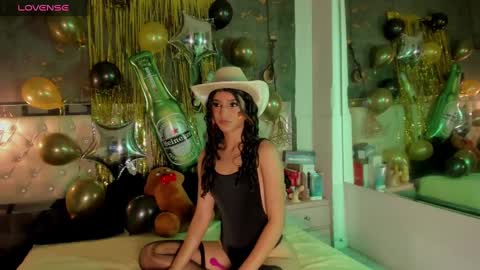 Snapshot of viiolettlopez chatting on 09-29-25, 05:29 Violet online show from 09-29-25, 05:29