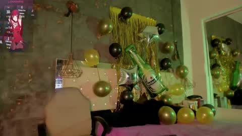 Snapshot of viiolettlopez chatting on 10-03-25, 05:10 Violet online show from 10-03-25, 05:10