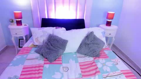 Snapshot of viiooleet chatting on 10-28-25, 12:19 Violet online show from 10-28-25, 12:19