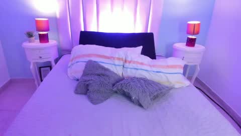 Snapshot of viiooleet chatting on 05-28-26, 12:35 Violet online show from 05-28-26, 12:35