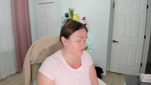 Snapshot of vika7333 chatting on 12-10-24, 12:49 Ukrainian-woman online show from 12-10-24, 12:49