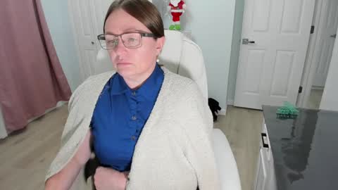 Snapshot of vika7333 chatting on 12-16-24, 06:16 Ukrainian-woman online show from 12-16-24, 06:16