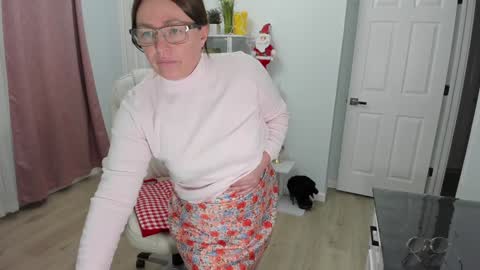 Snapshot of vika7333 chatting on 12-16-24, 09:20 Ukrainian-woman online show from 12-16-24, 09:20