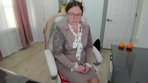 Snapshot of vika7333 chatting on 12-27-24, 01:50 Ukrainian-woman online show from 12-27-24, 01:50