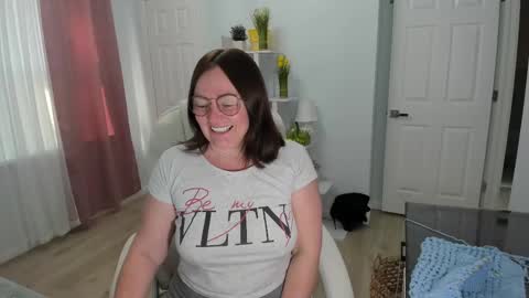 Snapshot of vika7333 chatting on 02-10-25, 02:37 Ukrainian-woman online show from 02-10-25, 02:37