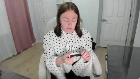 Snapshot of vika7333 chatting on 02-19-25, 12:33 Ukrainian-woman online show from 02-19-25, 12:33