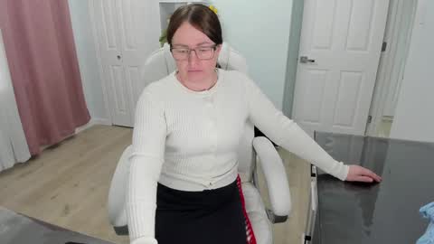 Snapshot of vika7333 chatting on 02-20-25, 04:57 Ukrainian-woman online show from 02-20-25, 04:57