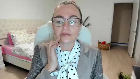 Snapshot of vika7333 chatting on 09-26-25, 11:25 Ukrainian-woman online show from 09-26-25, 11:25