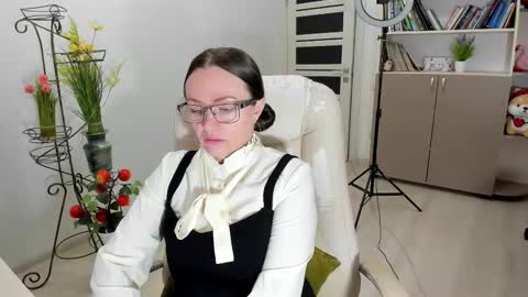 Ukrainian-woman online show from 11-28-25, 07:00