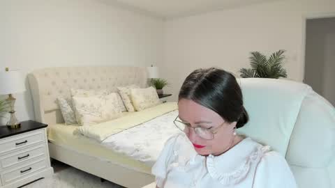 Ukrainian-woman online show from 04-23-26, 12:29