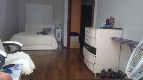 Snapshot of vikaohair chatting on 06-08-26, 12:49 Vikaohair online show from 06-08-26, 12:49