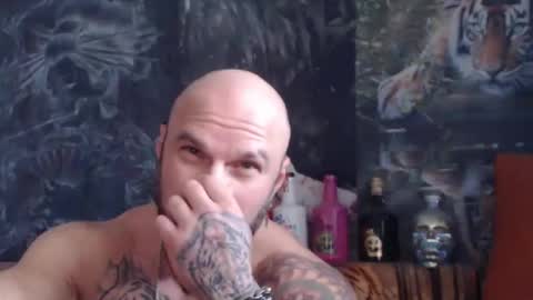 Snapshot of viking_me chatting on 11-12-25, 11:10 viking online show from 11-12-25, 11:10