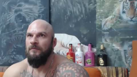 Snapshot of viking_me chatting on 11-28-25, 08:22 viking online show from 11-28-25, 08:22