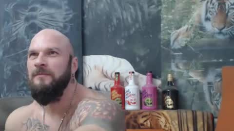 Snapshot of viking_me chatting on 12-01-25, 01:38 viking online show from 12-01-25, 01:38