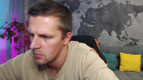 Snapshot of vikingchrisss chatting on 10-17-25, 10:18 vikingchrisss online show from 10-17-25, 10:18