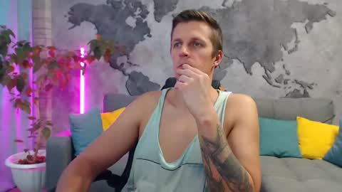 Snapshot of vikingchrisss chatting on 11-24-25, 11:32 vikingchrisss online show from 11-24-25, 11:32