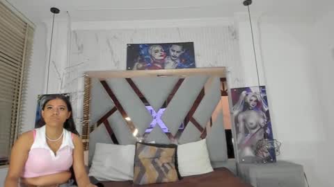 vikiTomson online show from 12-22-24, 01:11